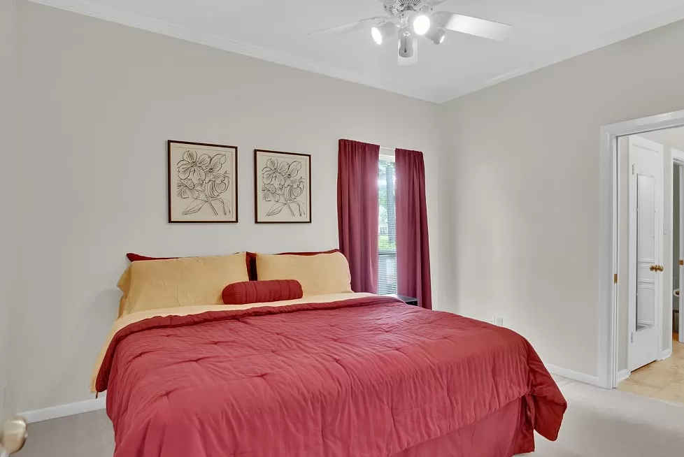 Via Zillow (https://www.zillow.com/homedetails/10192-Thornwood-Dr-Shreveport-LA-71106/51321793_zpid/?mmlb=g,16)